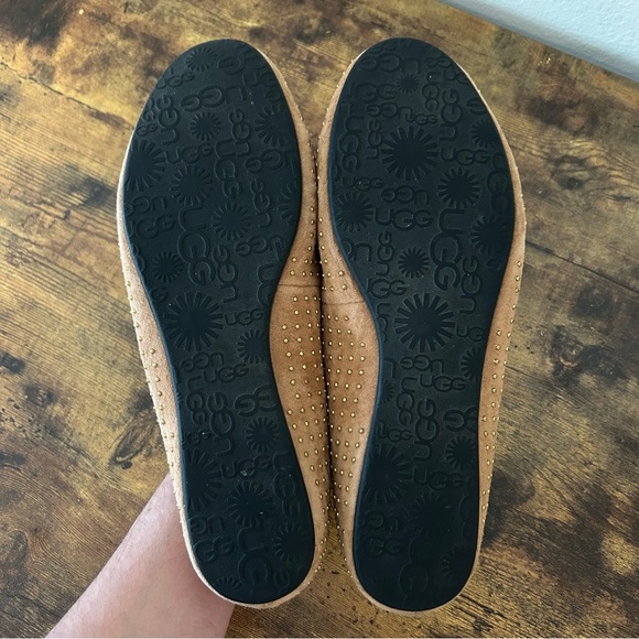 UGG Australia Women's Tan Suede Brass studded flats Calloway - Picture 4 of 4